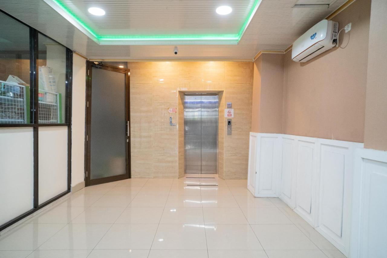 RedDoorz Plus Syariah near Pasar Turi Surabaya Luaran gambar