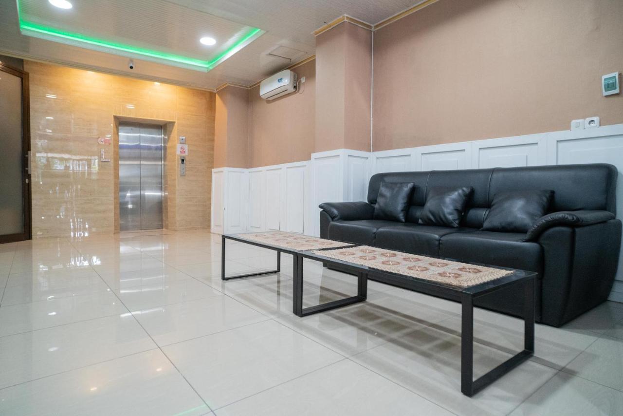 RedDoorz Plus Syariah near Pasar Turi Surabaya Luaran gambar